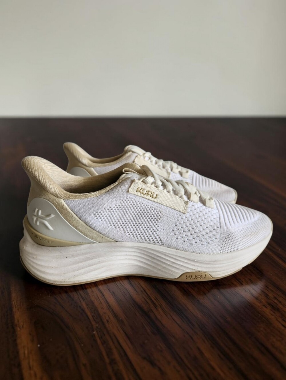 Kuru Atom 2  White Beige Athletic Running Walking Shoes Sneakers Womens Size 8